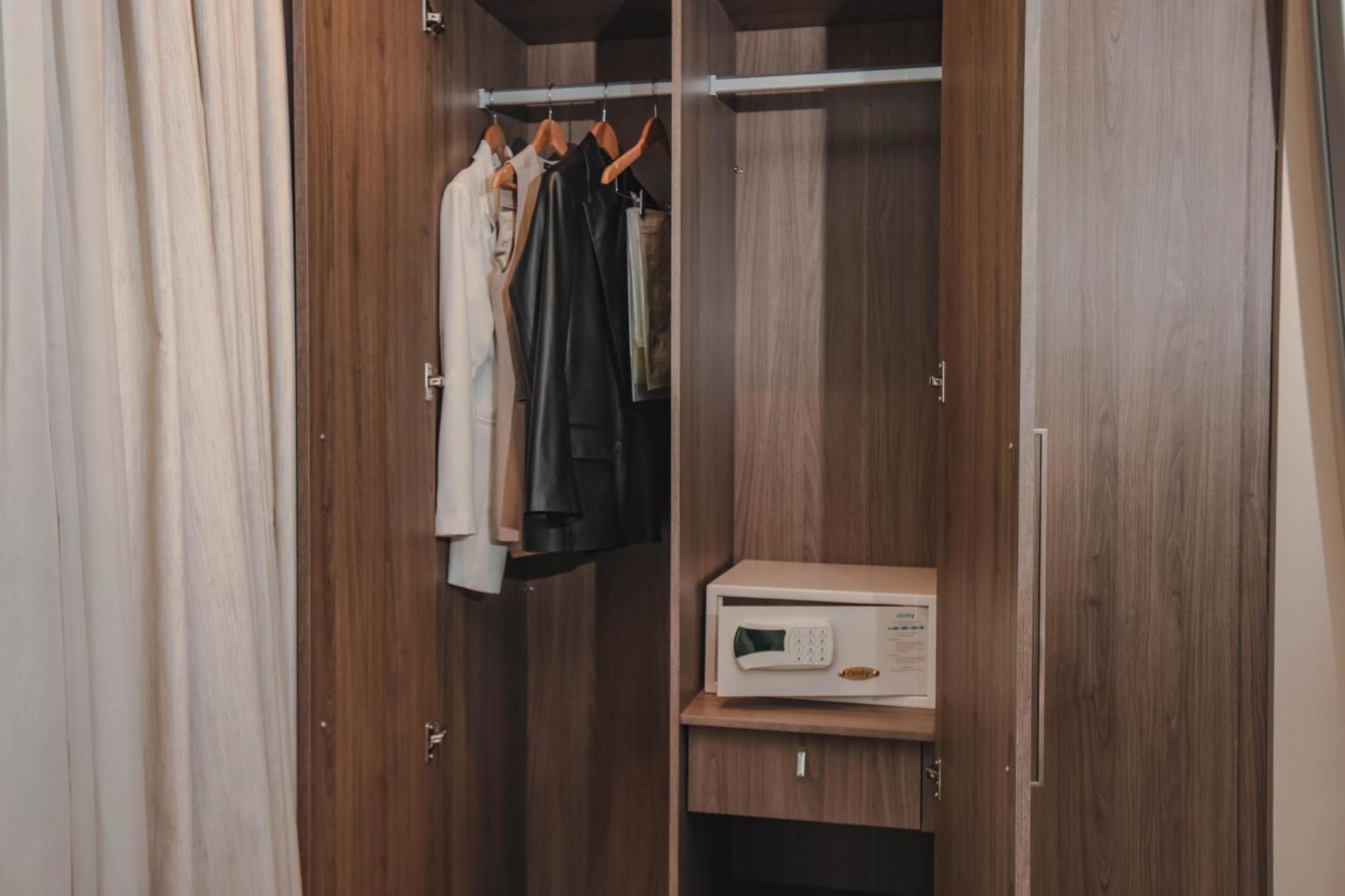 Paseo La Galeria Hotel & Suites 亚松森 外观 照片
