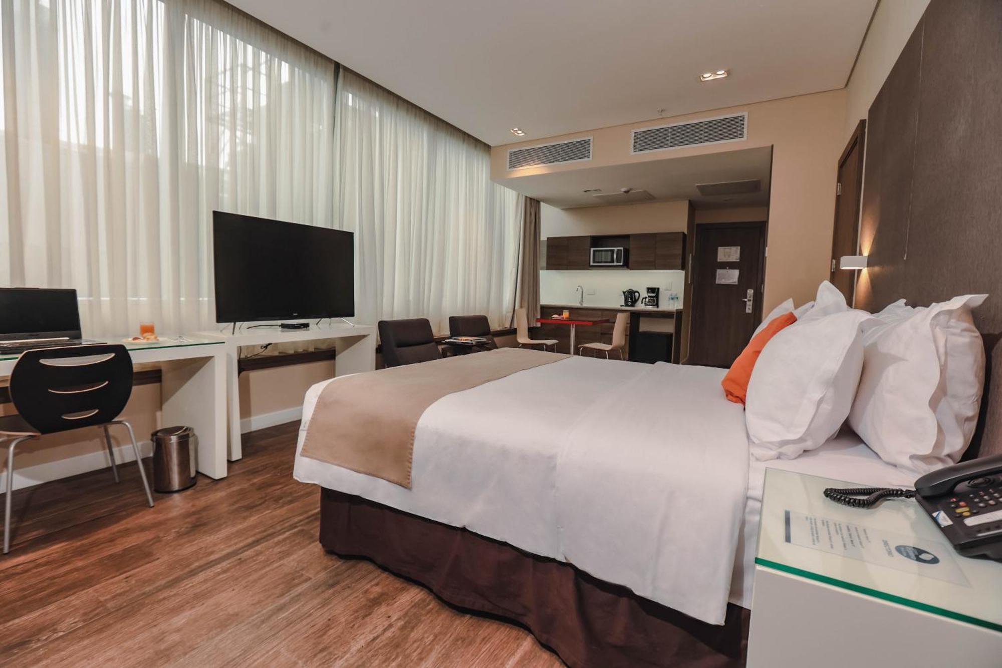 Paseo La Galeria Hotel & Suites 亚松森 外观 照片