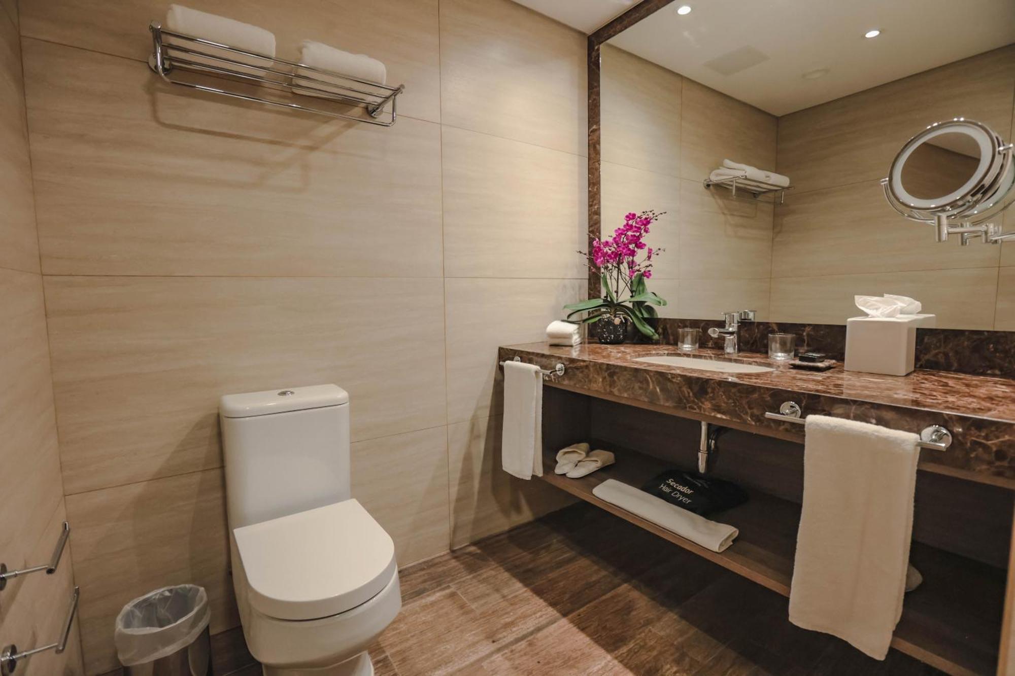 Paseo La Galeria Hotel & Suites 亚松森 外观 照片