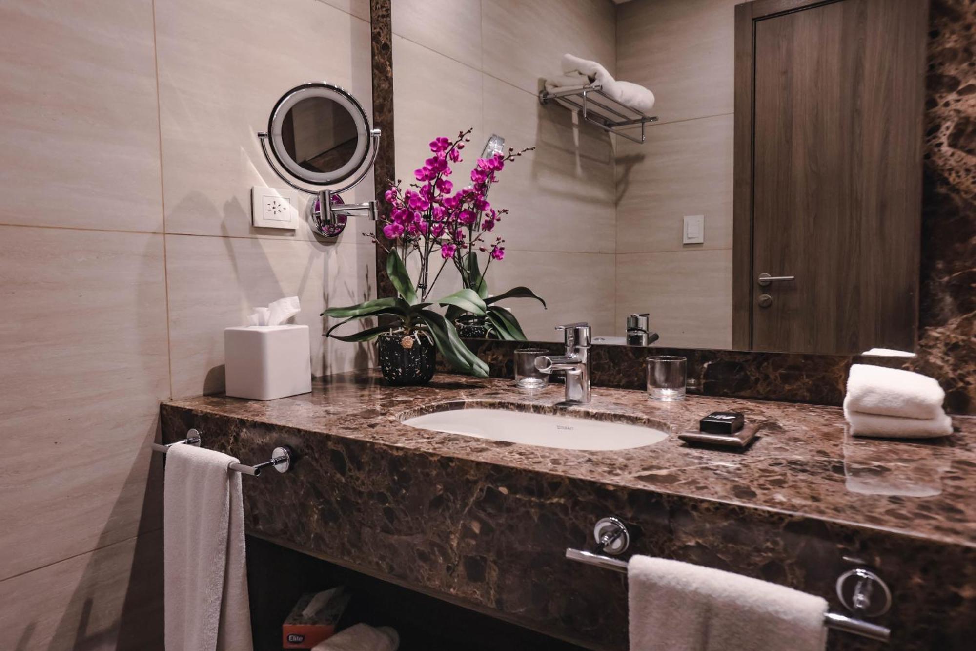 Paseo La Galeria Hotel & Suites 亚松森 外观 照片