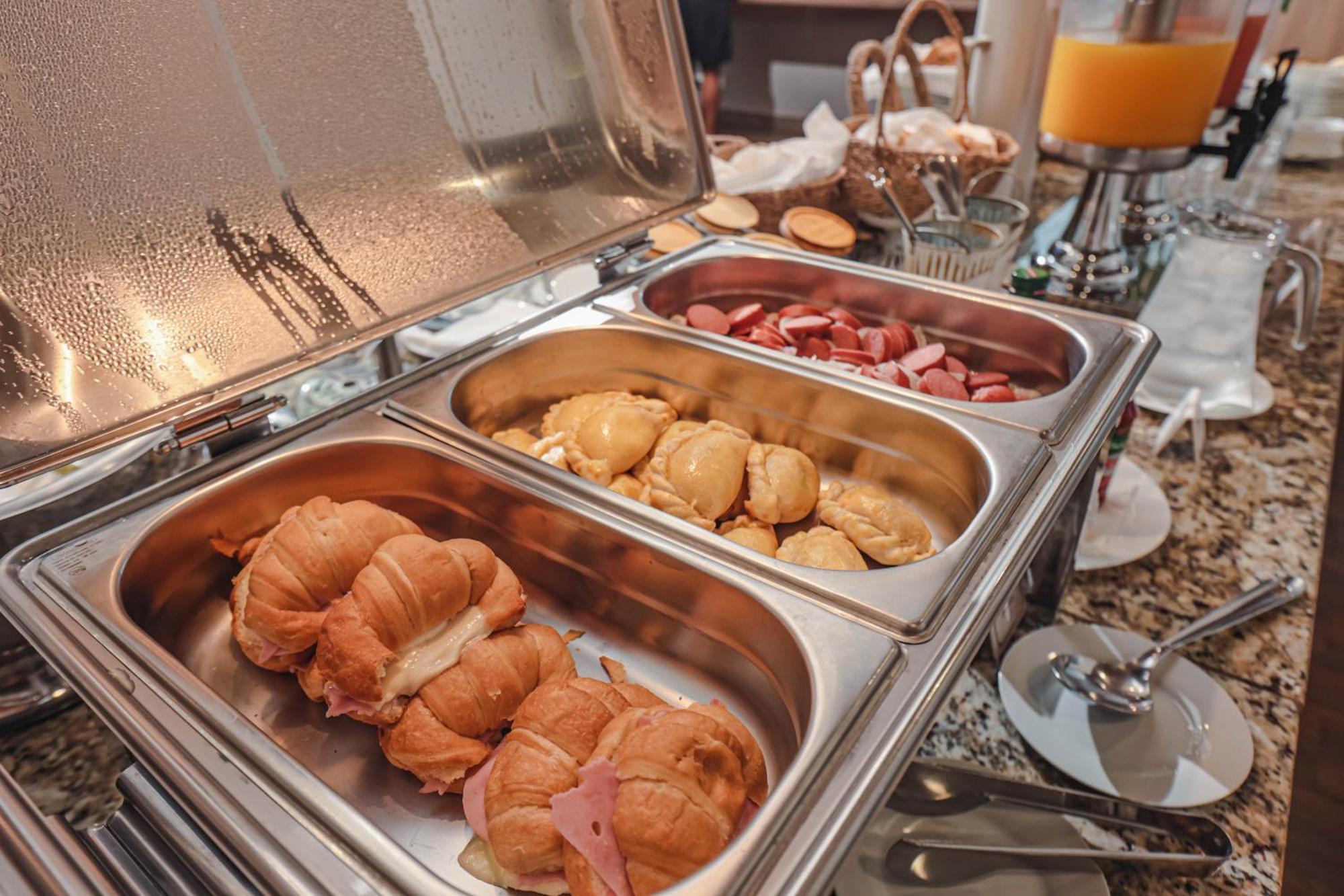 Paseo La Galeria Hotel & Suites 亚松森 外观 照片