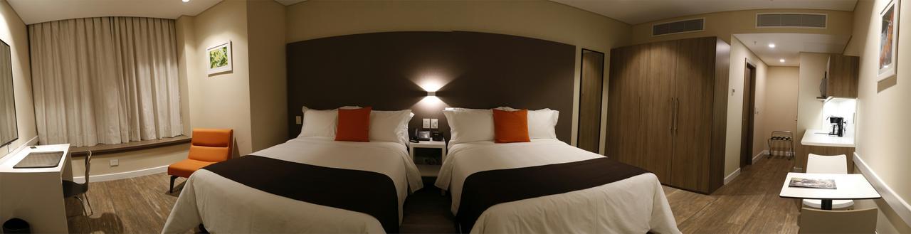 Paseo La Galeria Hotel & Suites 亚松森 外观 照片