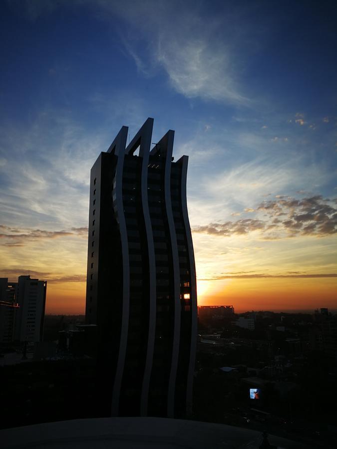 Paseo La Galeria Hotel & Suites 亚松森 外观 照片