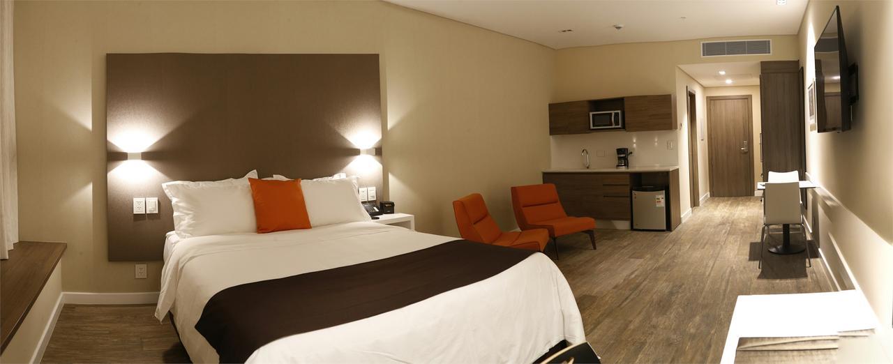 Paseo La Galeria Hotel & Suites 亚松森 外观 照片