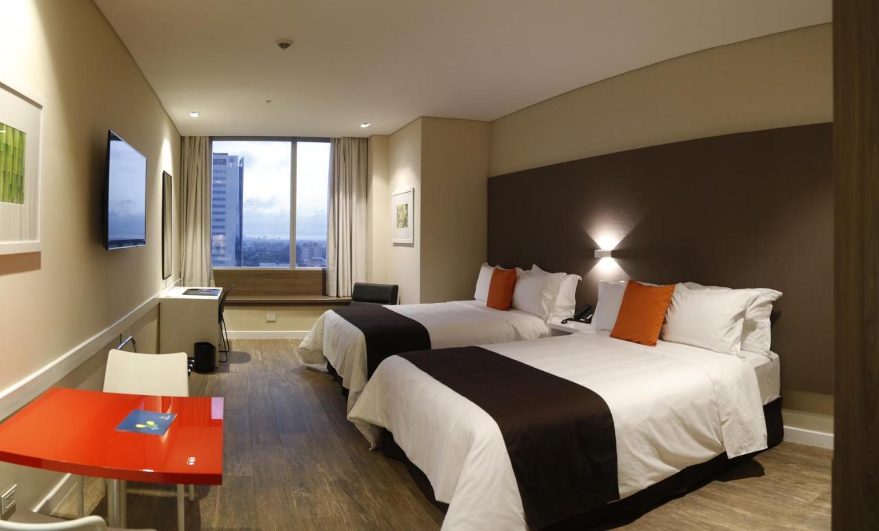Paseo La Galeria Hotel & Suites 亚松森 外观 照片