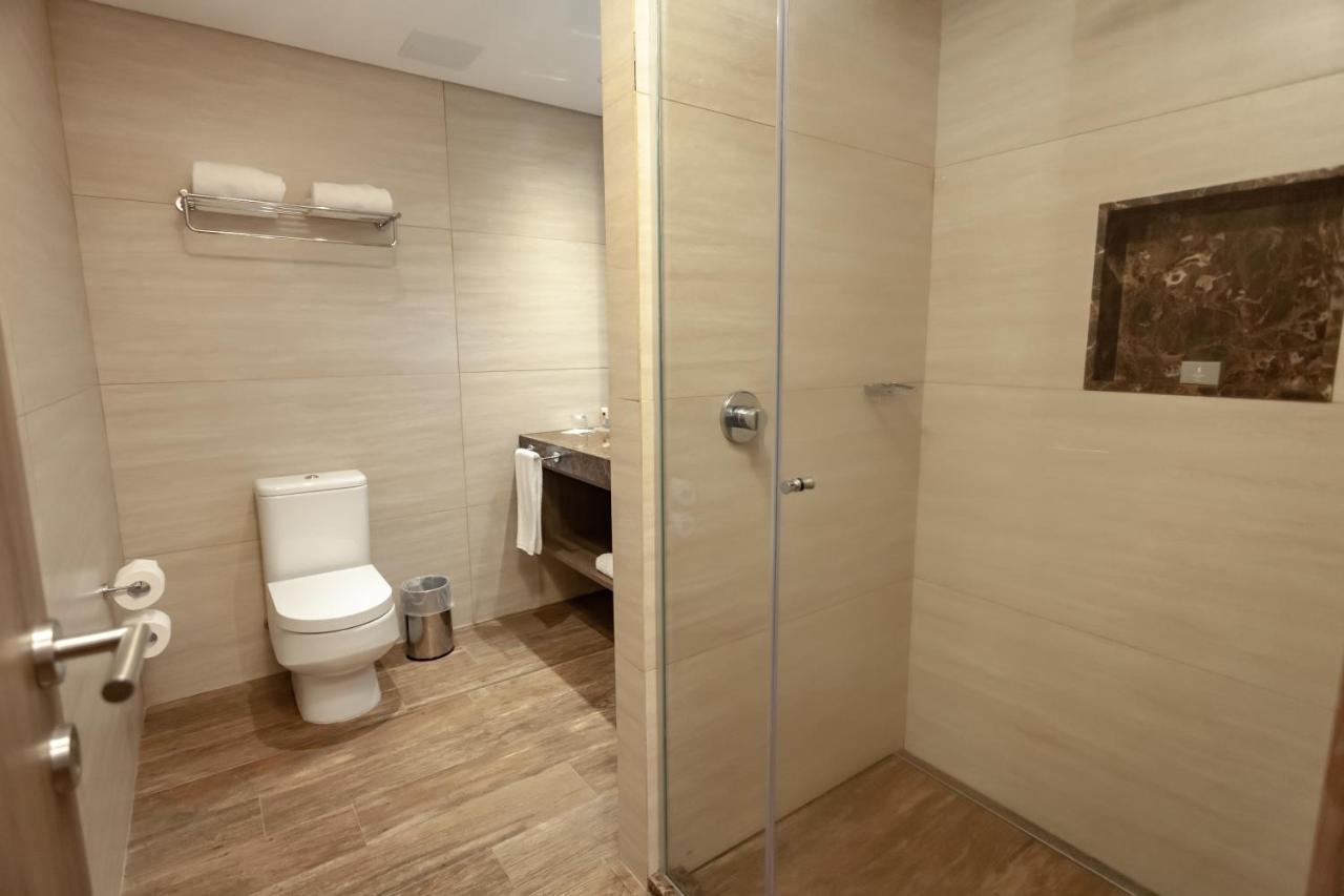 Paseo La Galeria Hotel & Suites 亚松森 外观 照片