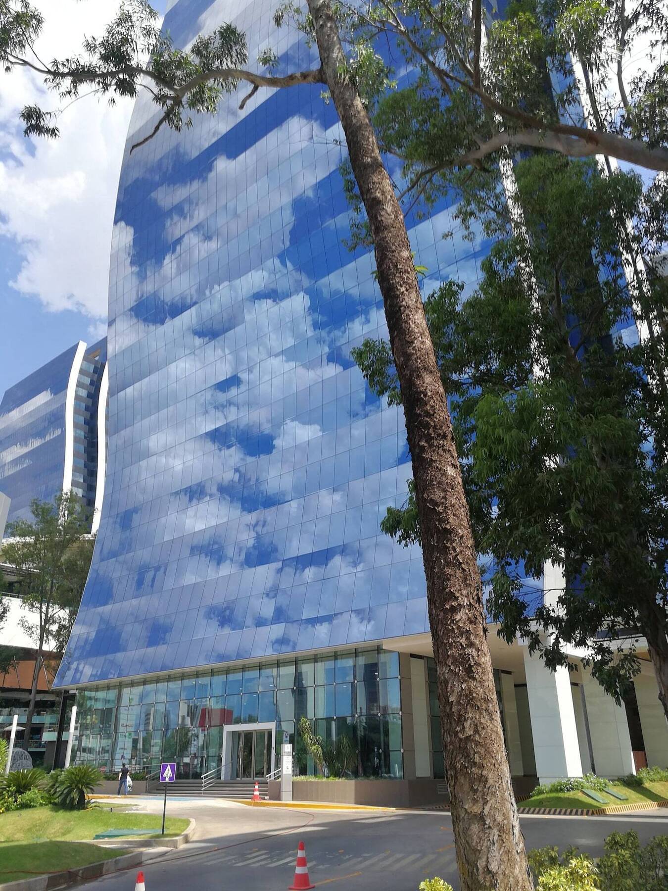 Paseo La Galeria Hotel & Suites 亚松森 外观 照片
